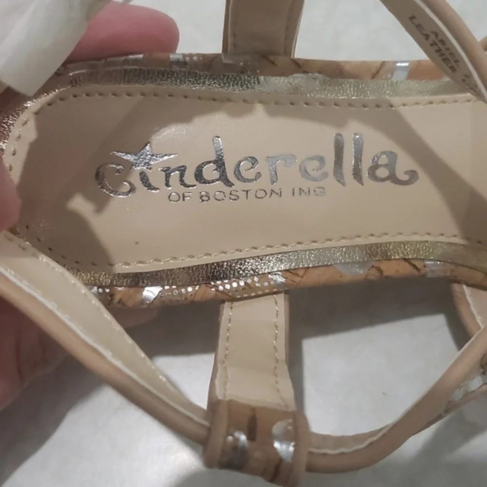 Cinderella of boston  size 2.5 W‎